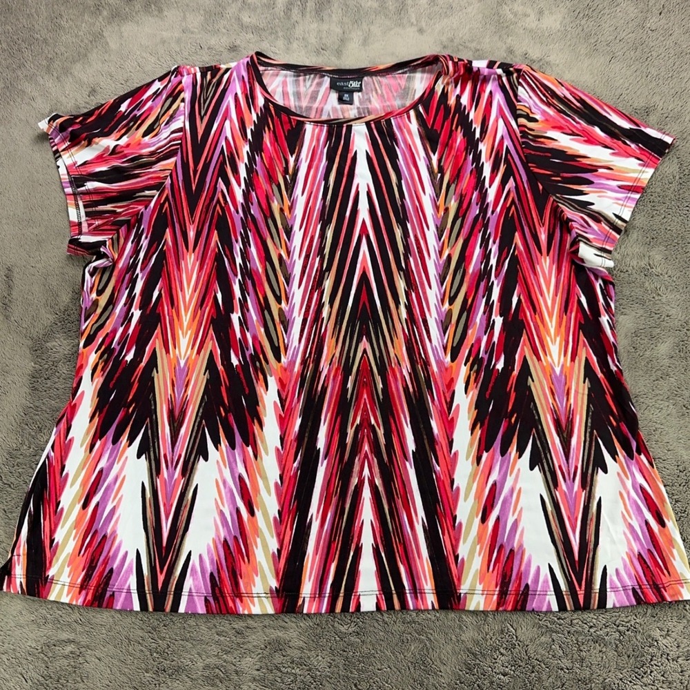 East 5th Woman Essentials 2X Red Pink Abstract Chevron Knit Short Sleeve Top